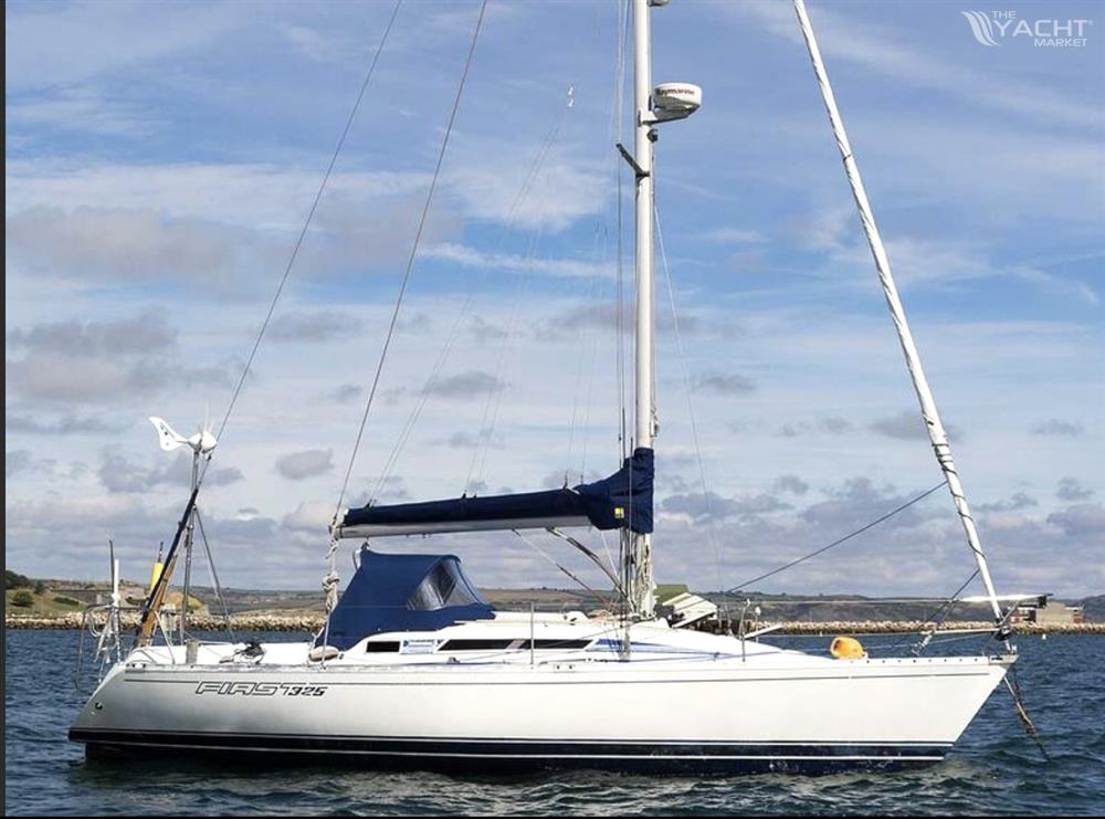 Beneteau First 325