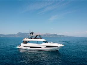 Prestige 690 flybridge