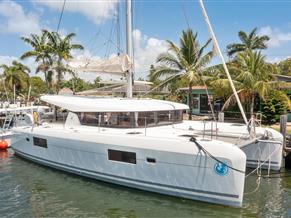 Lagoon 42 Owners Version