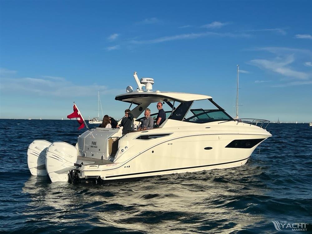 SeaRay 320 Sundancer