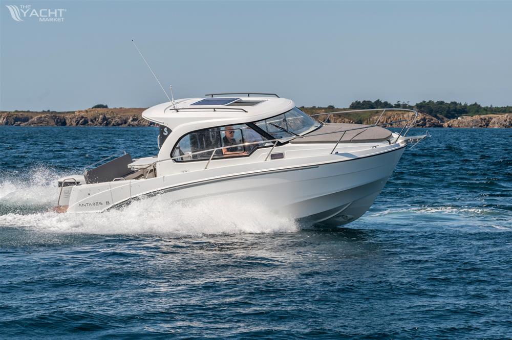 Beneteau Antares 8