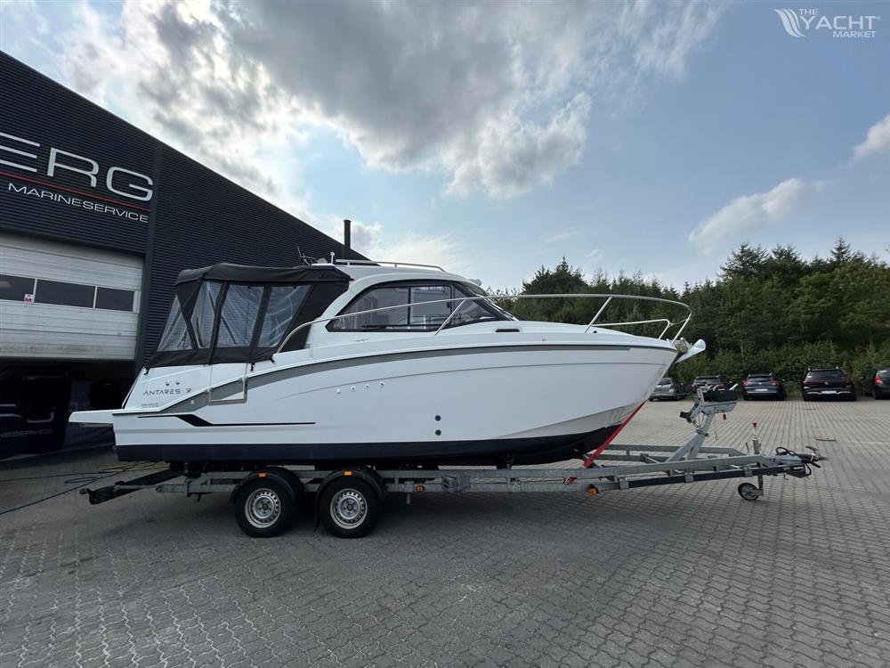 Beneteau Antares 7