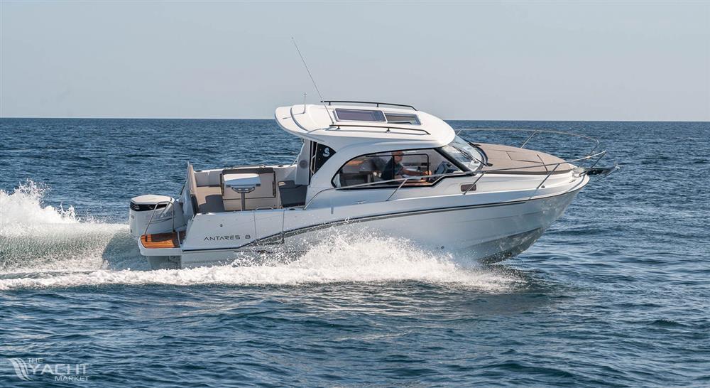 Beneteau Antares 8