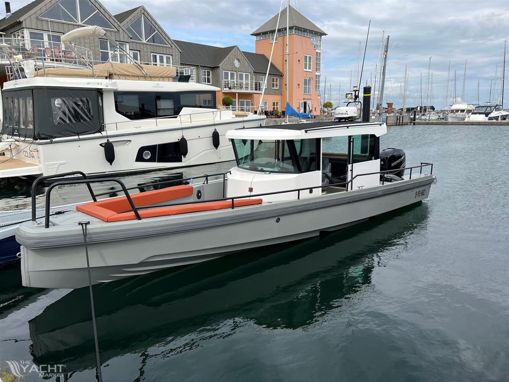 Axopar 28 Cabin R-Version