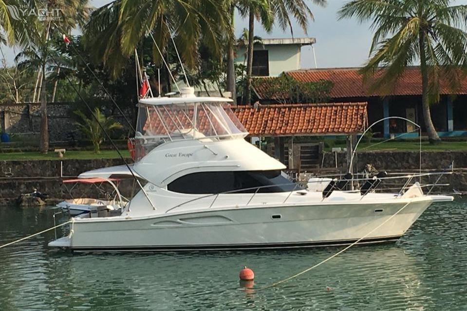 Riviera 37 Flybridge