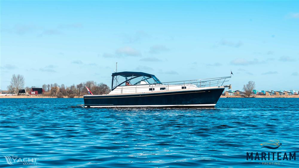 Grand Banks Eastbay 38 EX