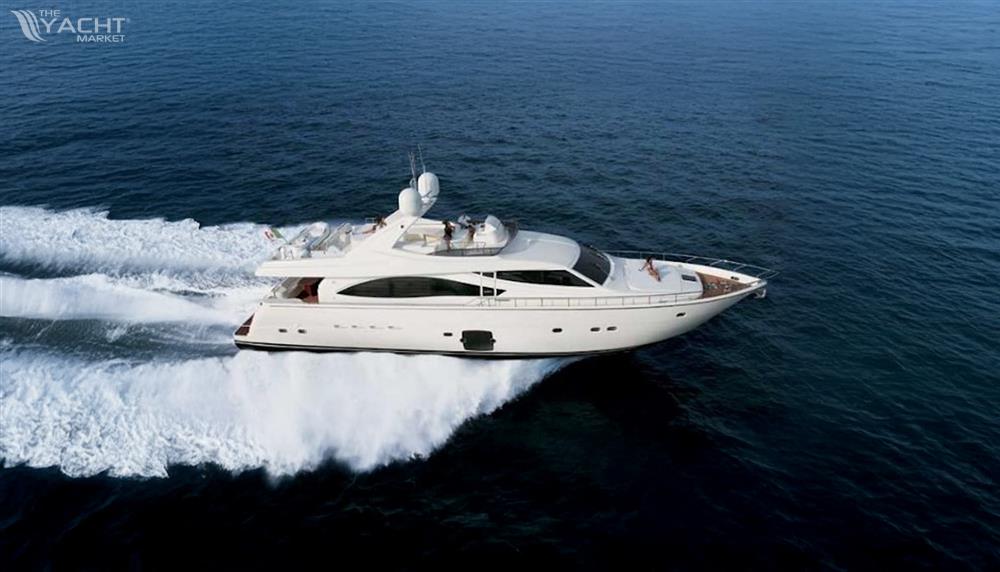 FERRETTI YACHTS 830