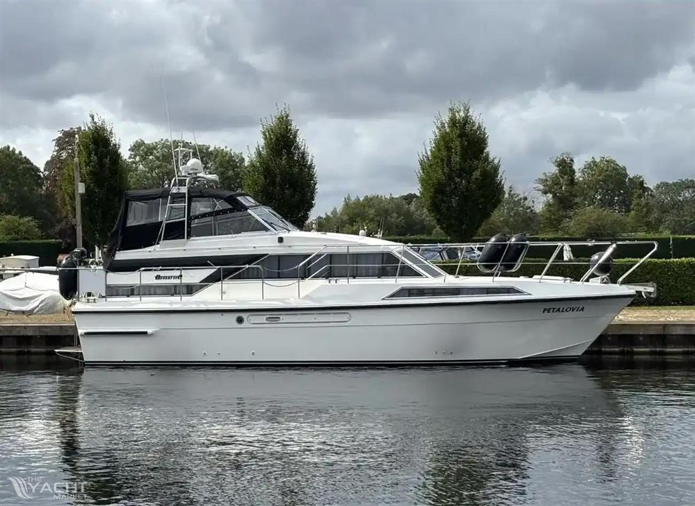 Broom Monarch Ocean 42