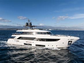 FERRETTI NAVETTA 33