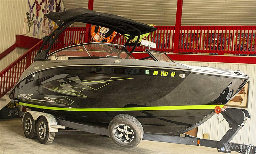 Yamaha Boats 255 XD