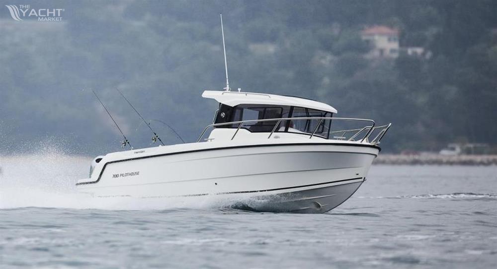 Parker 700 Pilothouse