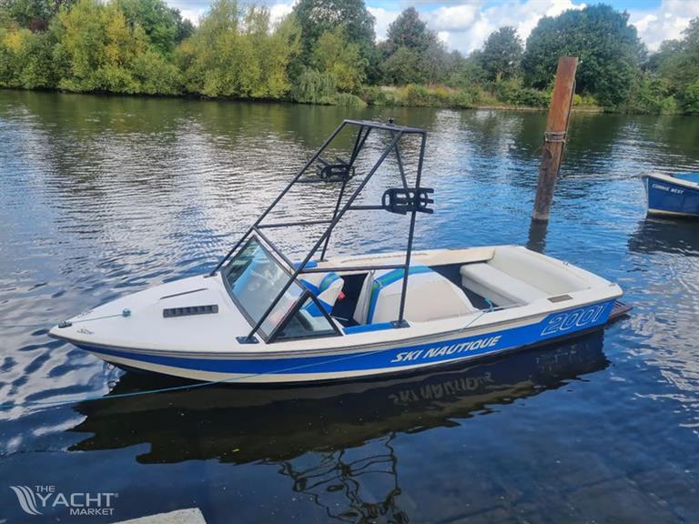 Correct Craft Ski Nautique 2001