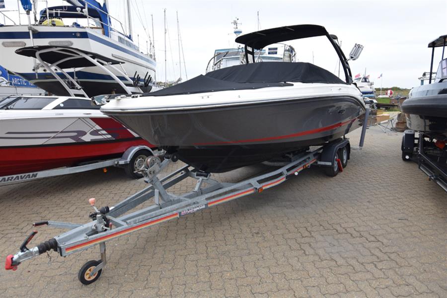 SeaRay 230SPX Bowrider