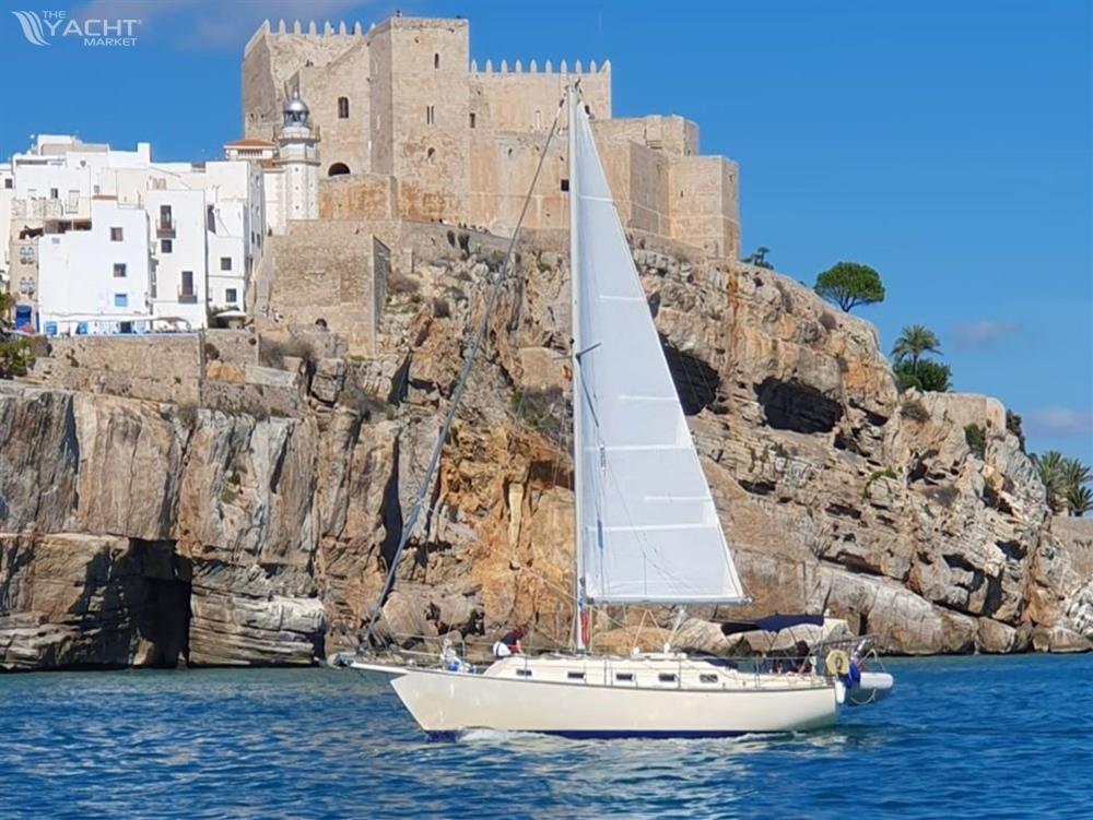 Island Packet 32 - Default Image