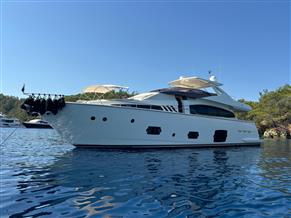 FERRETTI YACHTS Ferretti 800