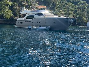 FERRETTI YACHTS ALTURA 690