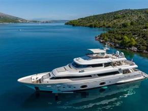 Custom Line Navetta 33