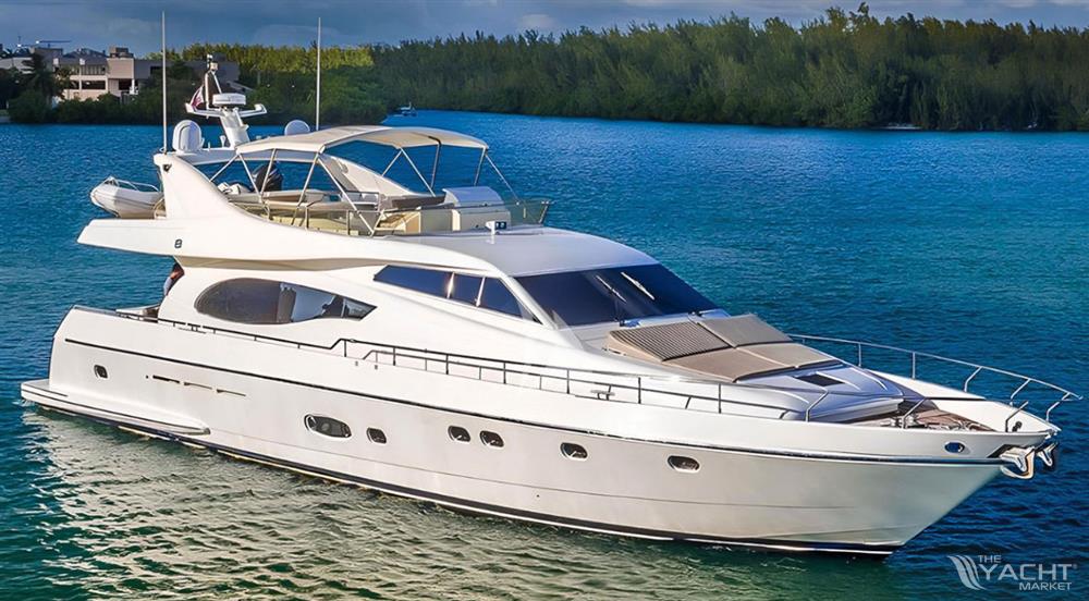 Ferretti Yachts 720