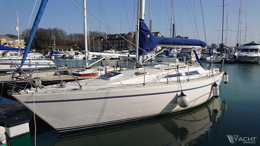 Moody 31 MKII - Thumbnail DSC 00041