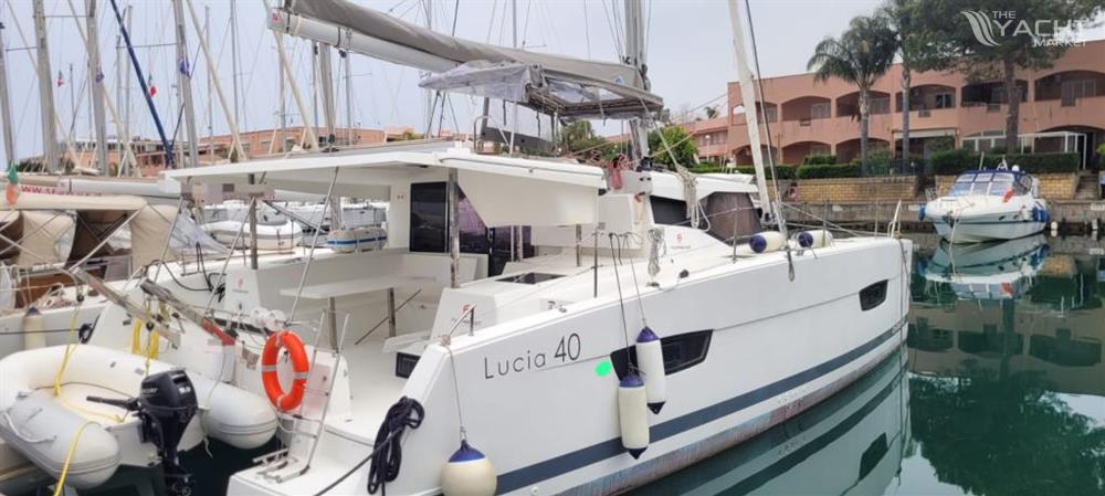 Fountaine Pajot Lucia 40