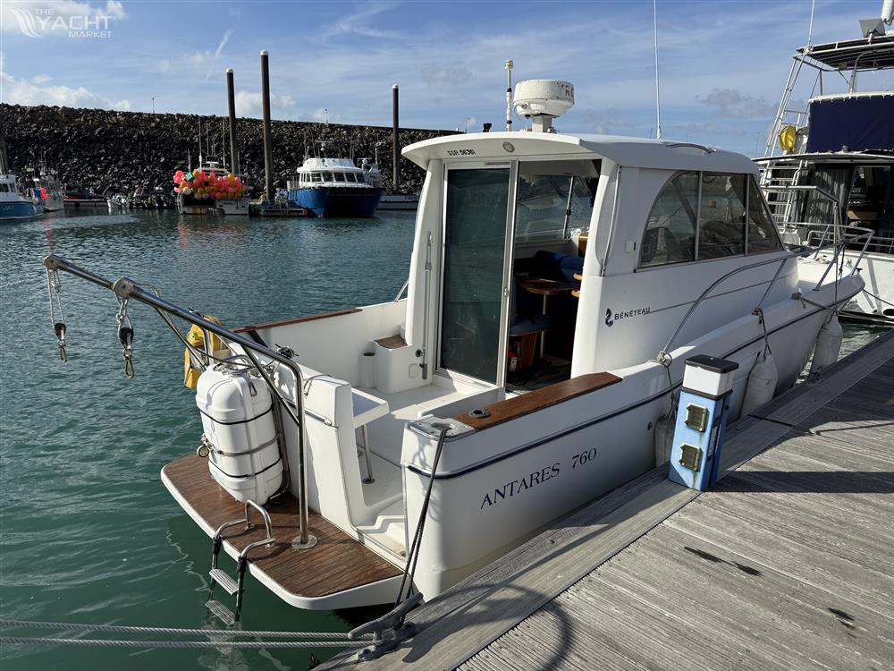 Beneteau Antares 760
