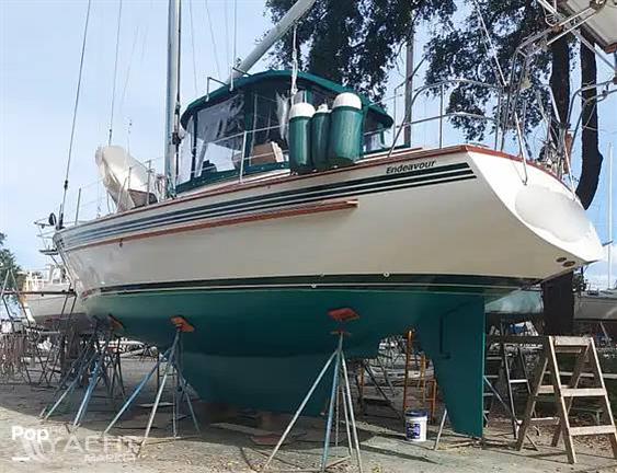 Endeavour Center Cockpit 42 - 1985 Endeavour Center Cockpit 42 - Photo #1