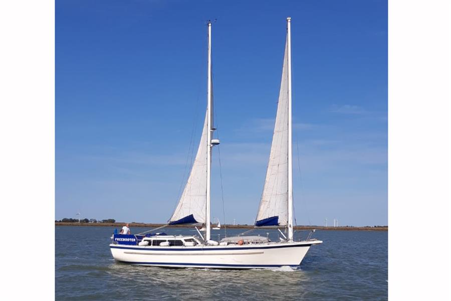 Freedom 47 Pilothouse