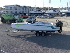 Axopar 22 Spyder Revolve