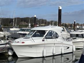 Beneteau Antares 8