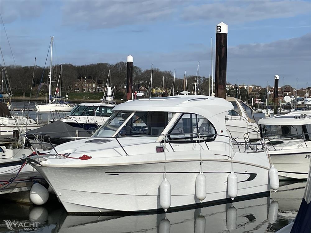 Beneteau Antares 8