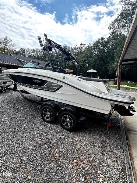 Sea Ray 19 SPX - Dual Axle Trailer