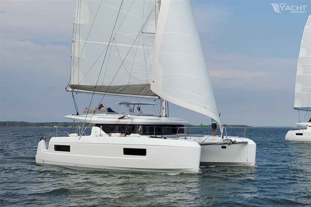 Lagoon 43 Owner&#39;s Version