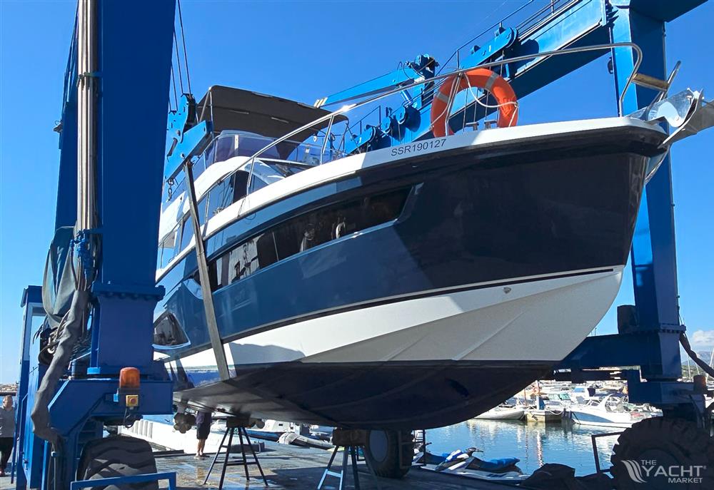 Sealine F430 - 0 - Cover