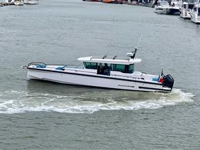 Axopar 37XC Cross Cabin