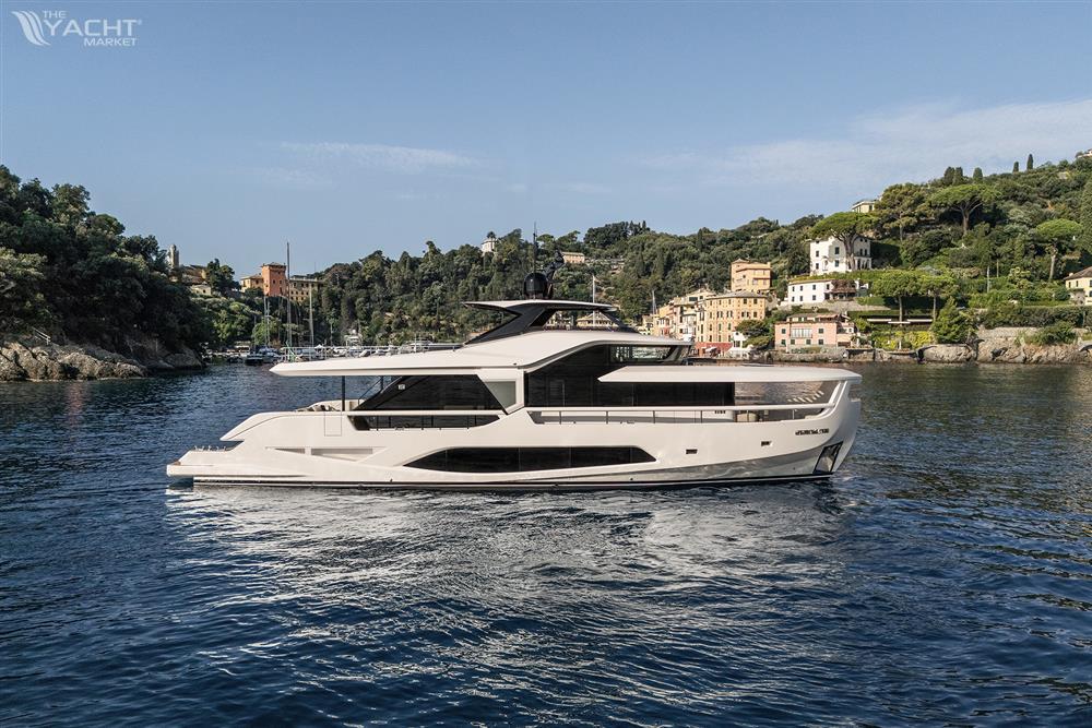 Ferretti Infynito 80