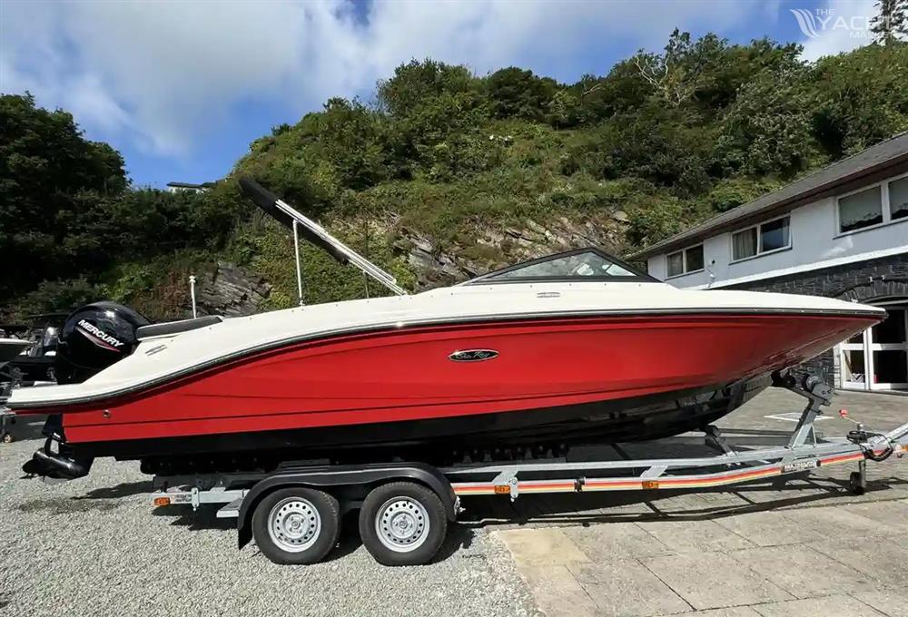 Sea Ray SPX 210 Outboard