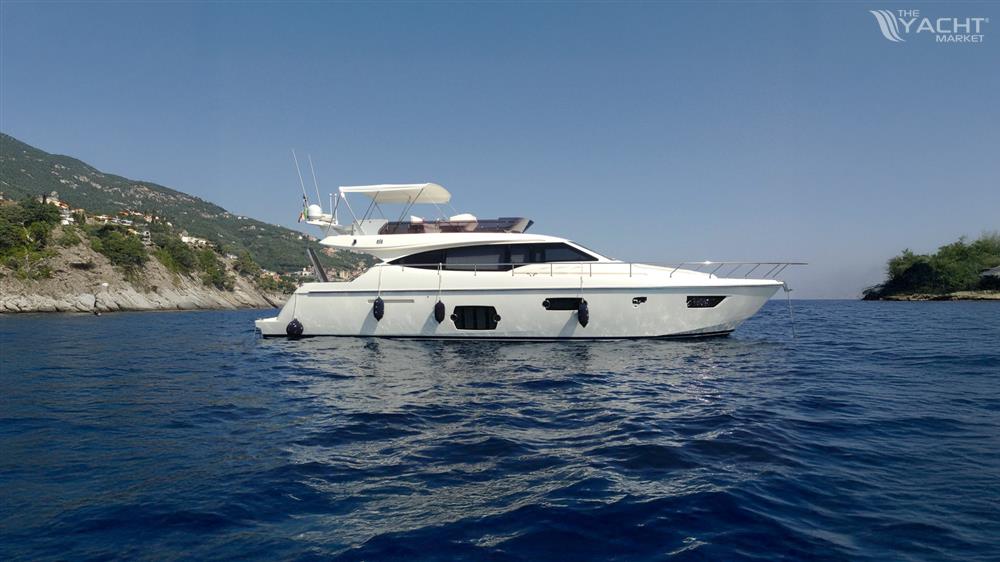 FERRETTI YACHTS 570