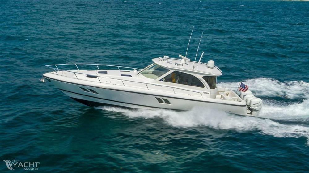 Intrepid 475 Sport yacht wheel house