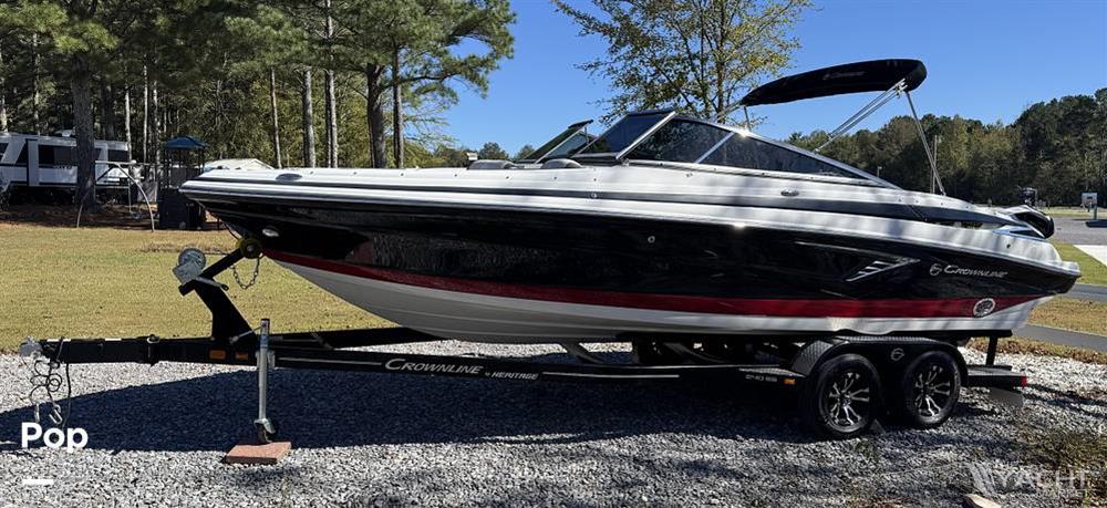Crownline 240 SS - Sleek Sport Styling