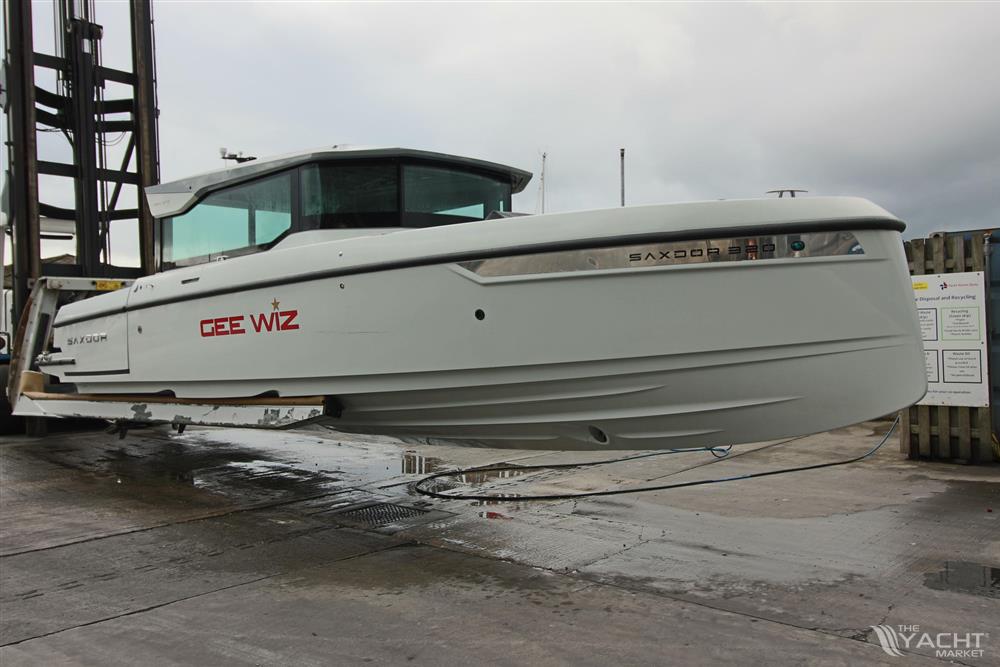 Saxdor 320 GTC - 2022 Saxdor 320 GTC boat on a lift, showcasing sleek design and modern features.