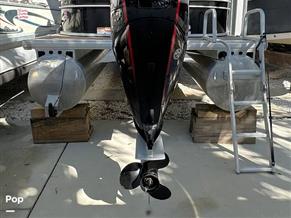 Sun Tracker Party Barge 22 DLX