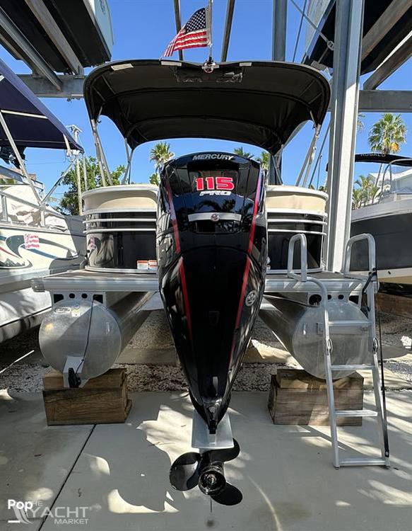Sun Tracker Party Barge 22 DLX - Mercury PRO XS 115 HP 4-stroke Outboard