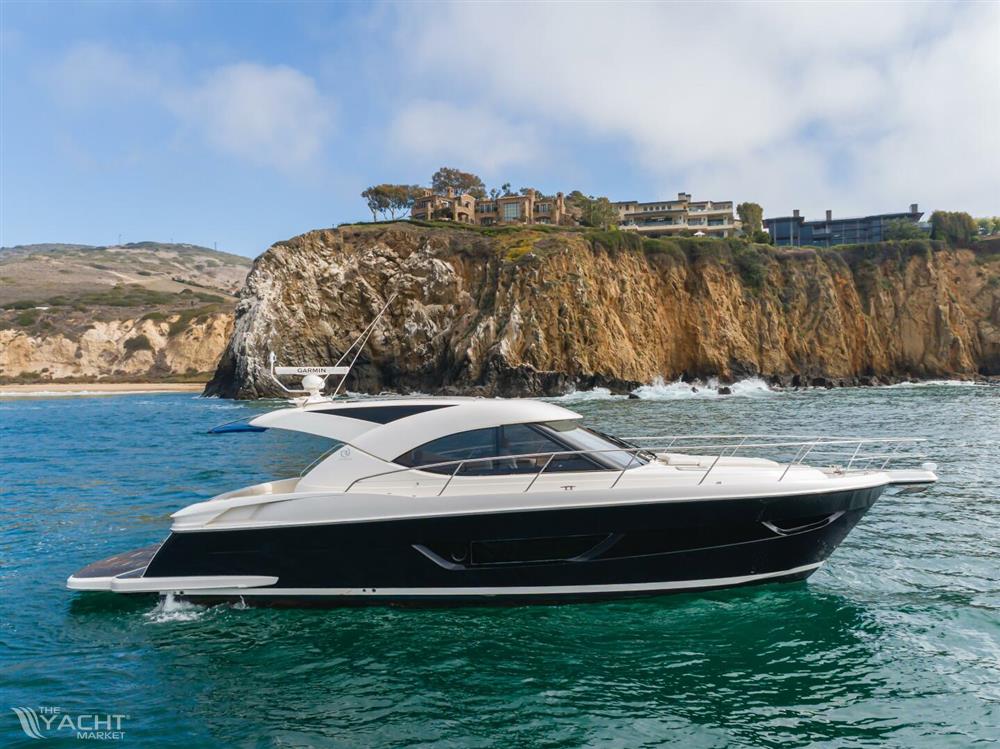 Riviera 44 Sport Yacht