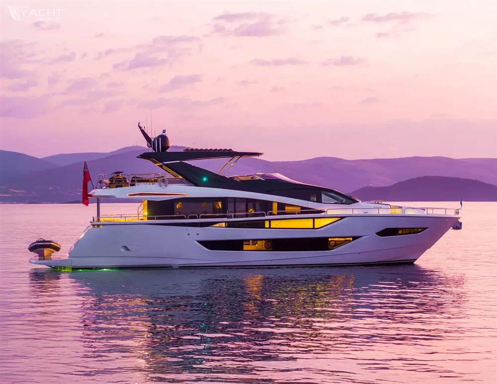 Sunseeker 88 Yacht
