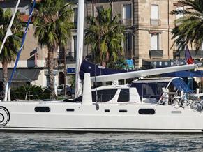 Catana 582