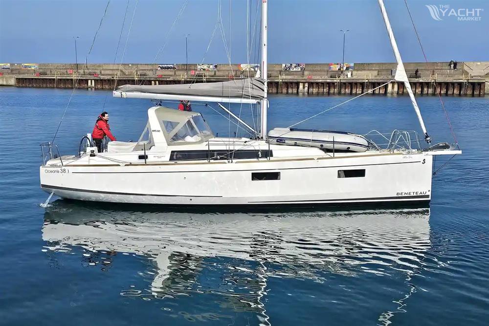 Beneteau Oceanis 38.1