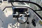 Bayliner DX2200 - Helm