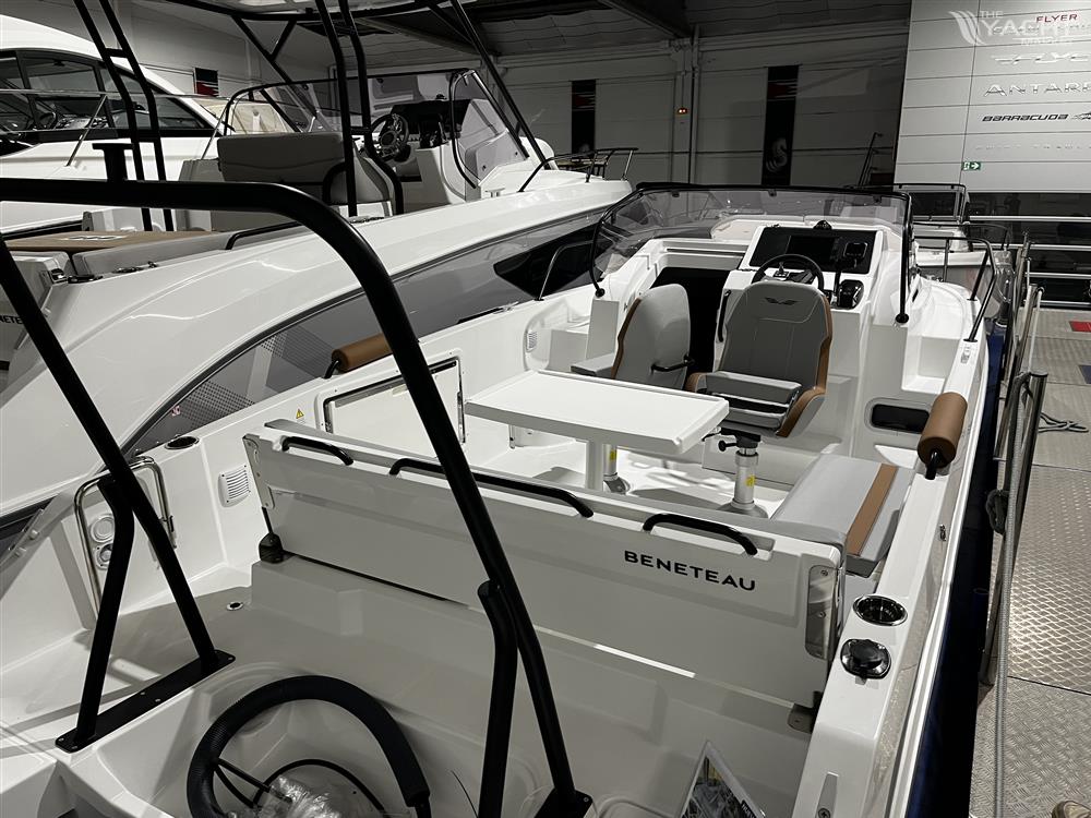 BENETEAU FLYER 8 SUNDECK V2