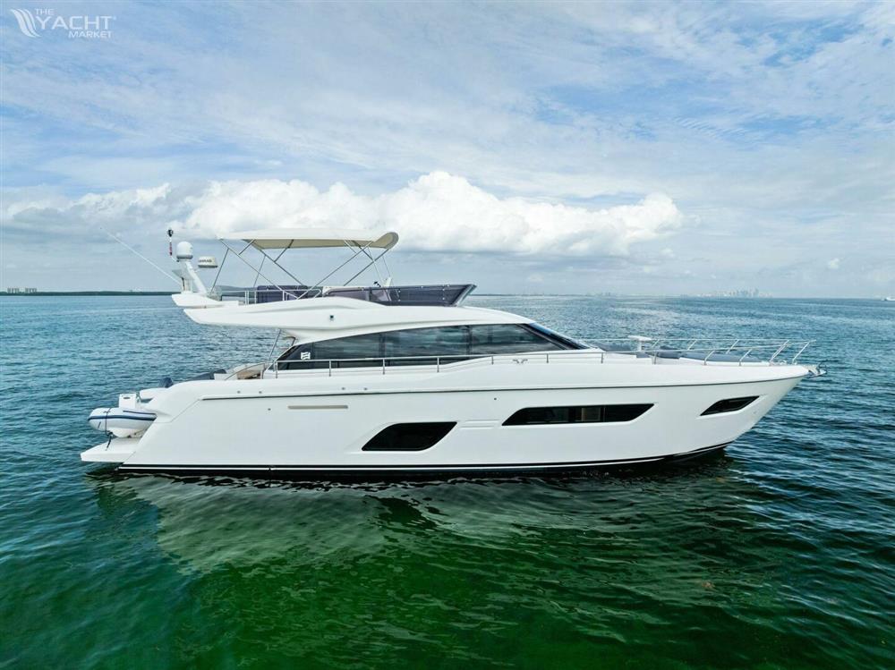 Ferretti Yachts 800