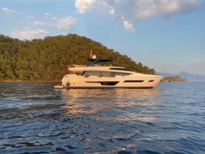 FERRETTI YACHTS 780